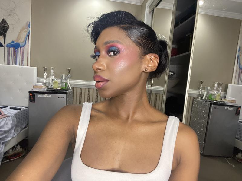 Locks in makeup all day. Prevents layers from looking too heavy.