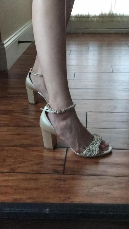 Badgley mischka sale finesse heels