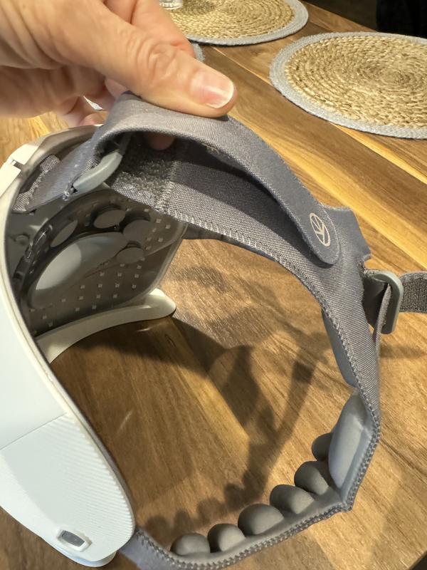 this shows where the strap needs to be to fit my head but as you can see, there is no velcro there to attach to.