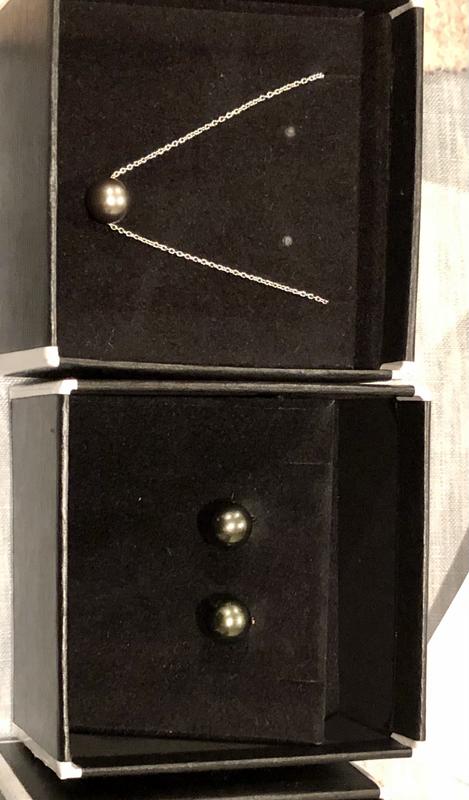 Side by side of the two black pearls from Bloomingdales’ 100% exclusive collections