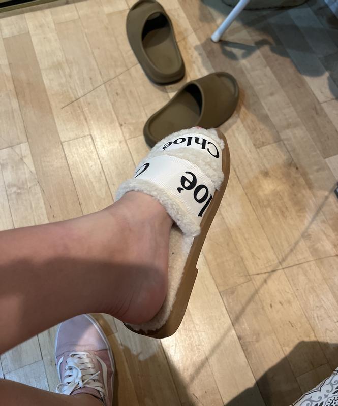 【Chloe】Woody Shearling Slides サンダル ☆関税送料込み Chloé Chloe Women's Woody Shearling Slide Sandals