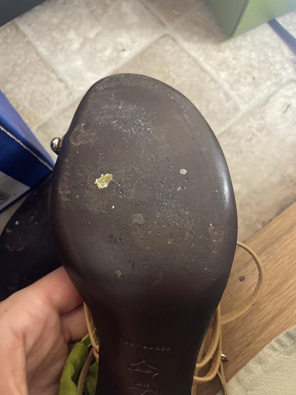 Some scuffs but the shows are comfy and I didn’t slip at all