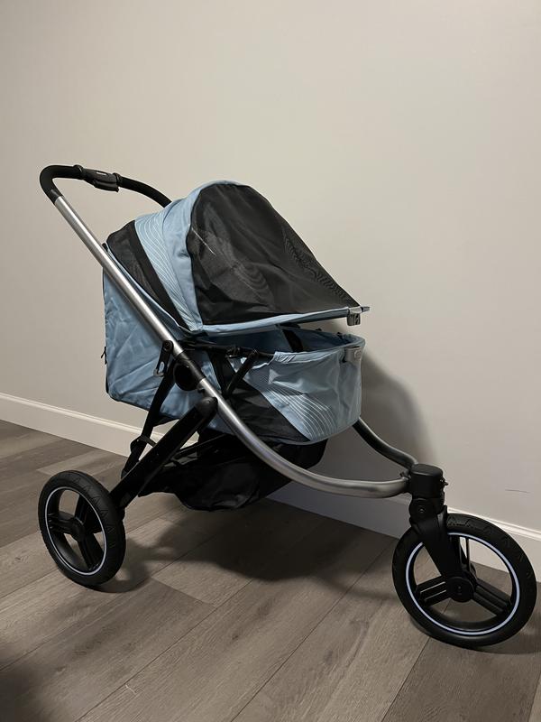 Assembly took 2 seconds. Click on the tires.