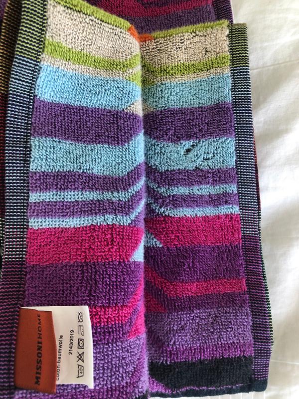 Check the hold or at the defect that the fabric brings in such an expensive towel