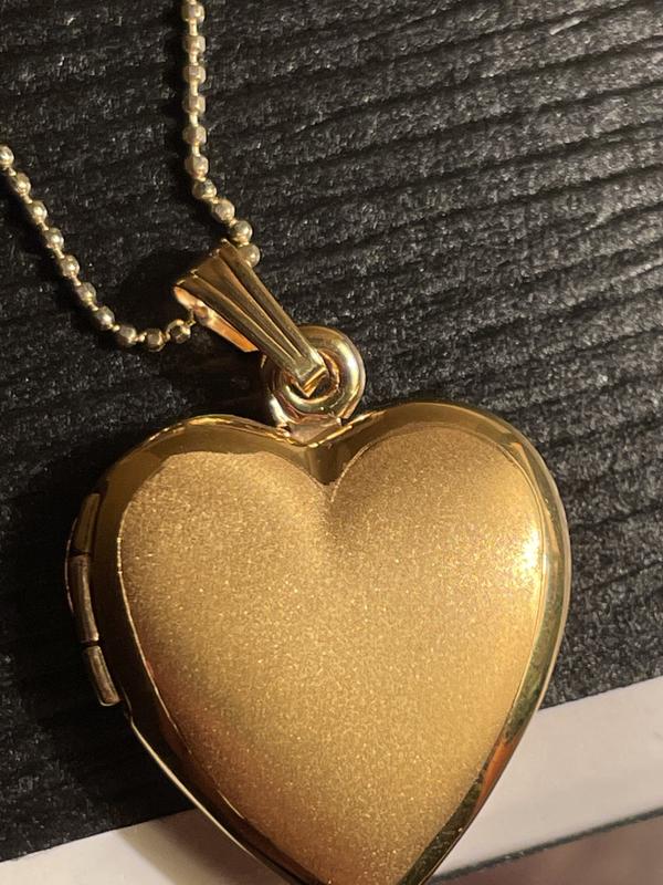 Horrible craftmanship, as you can see whatever they did to get the textured part was not done properly. The textured area bleeds into the polished area.