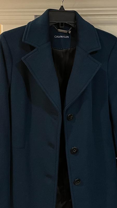 I love the details on this coat.