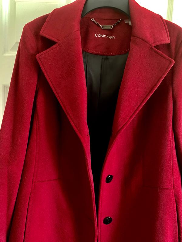 It's not this pretty red... much darker more like burgundy.