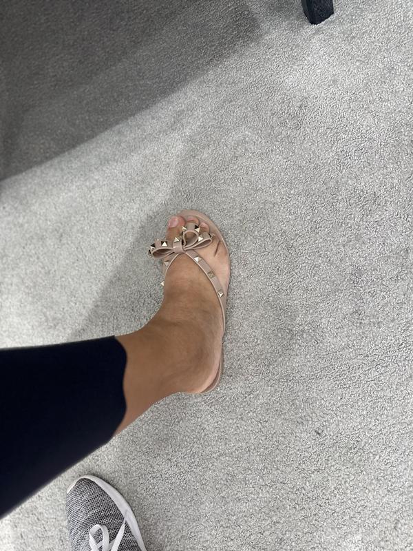 シューズ・サンダルその他 VALENTINO Flip-flops and thongs VALENTINO GARAVANI The Rockstud Rubber Flip Flops in Black