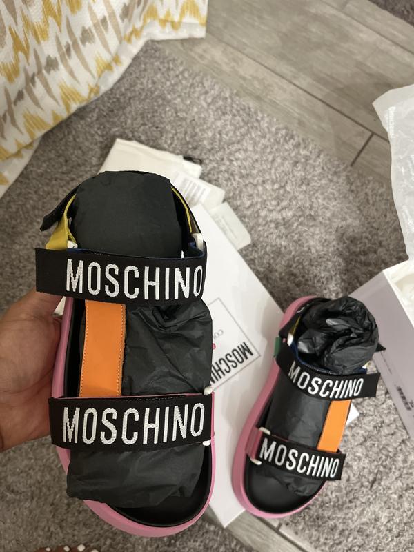 【関税＆送料込み】Moschino 'Sporty' Sandals Moschino Women's Logo Grip Tape Strap Sport Sandals
