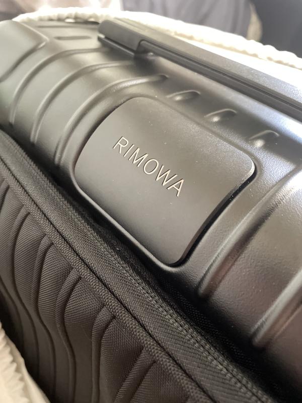 Rimowa essential cheap sleeve cabin plus