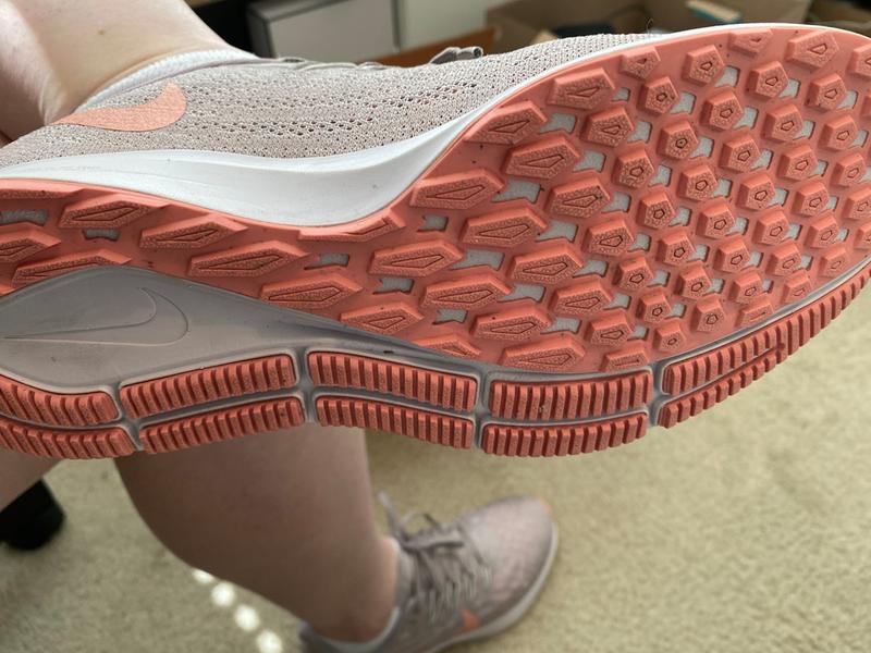 Dirty soles - Fashion Valley Bloomies sent me a used pair.