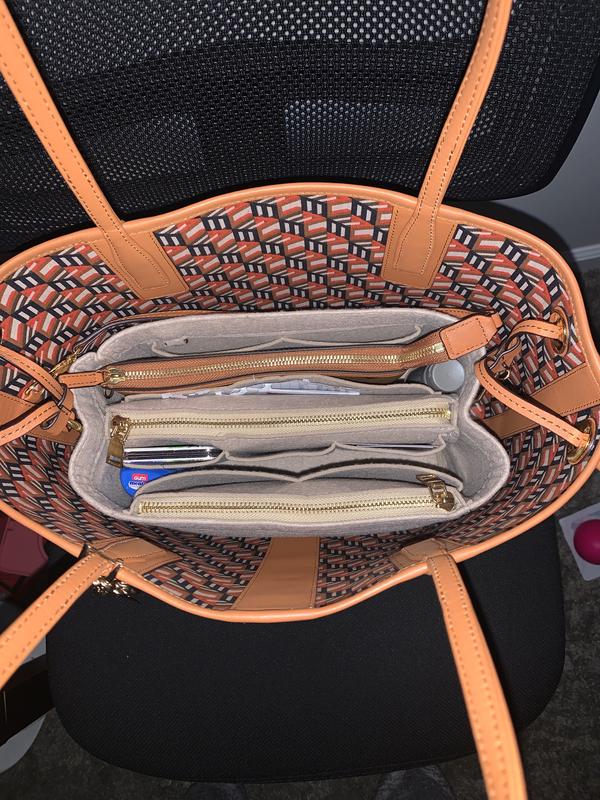 Speedy 30 bag organizer with zippers fits perfectly and keeps items from falling out.
Comfortable straps that stay up on shoulder.