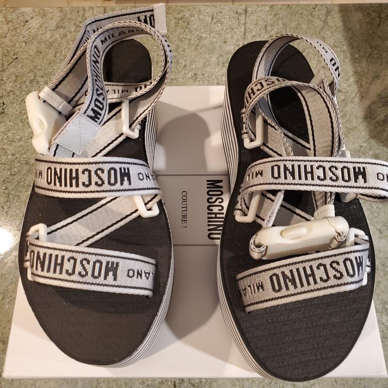 Moschino シンス ハルタネック ノスリフ ミティトレス Moschino Women's Logo Ribbon Platform Sandals | Bloomingdale's
