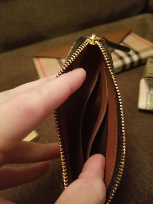 Burberry shop coin case