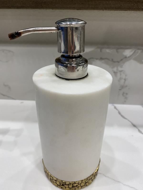 Zoom in to see the spout