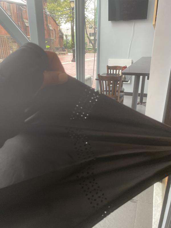 This umbrella is no the greatest material they discribe in the item. 🥺