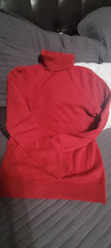 Rust color,  looks red in pics but is maroon