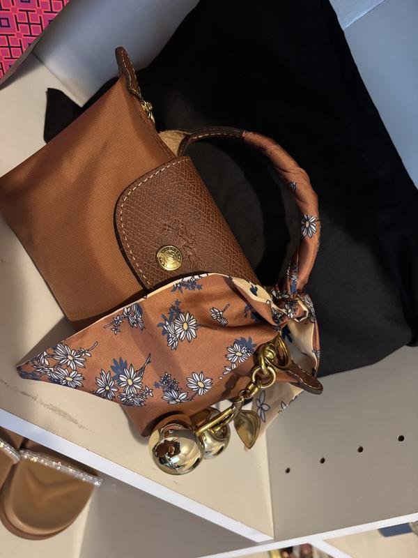 Love Love Love ❤️ So dainty and beautiful! Very happy with my purchase, product, customer and shipping was a great experience!