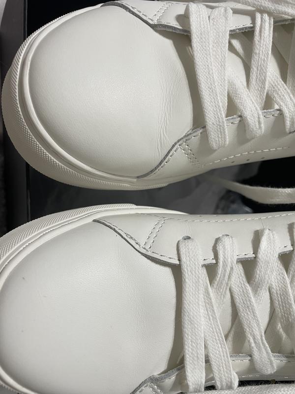 Right shoe was apparently on the floor to try on, many signs of wear