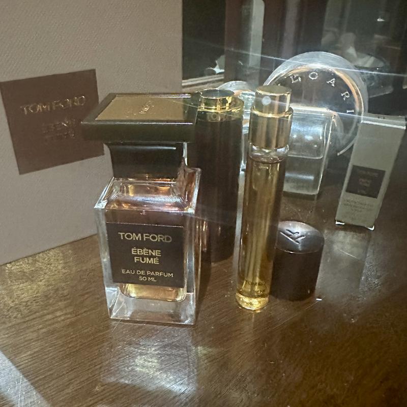 The travel case cap is a magnetic closure, great quality