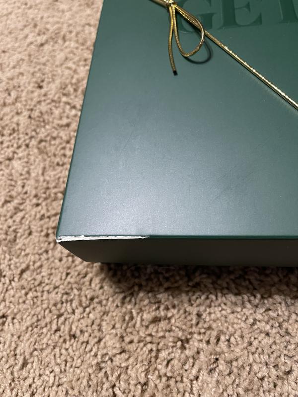 Damaged promotion box and freebie is missing from the promotion.