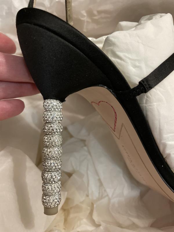 The heel stop at the end is an ivory color- so it blends with the rest of the heel and goes unnoticed when you’re standing