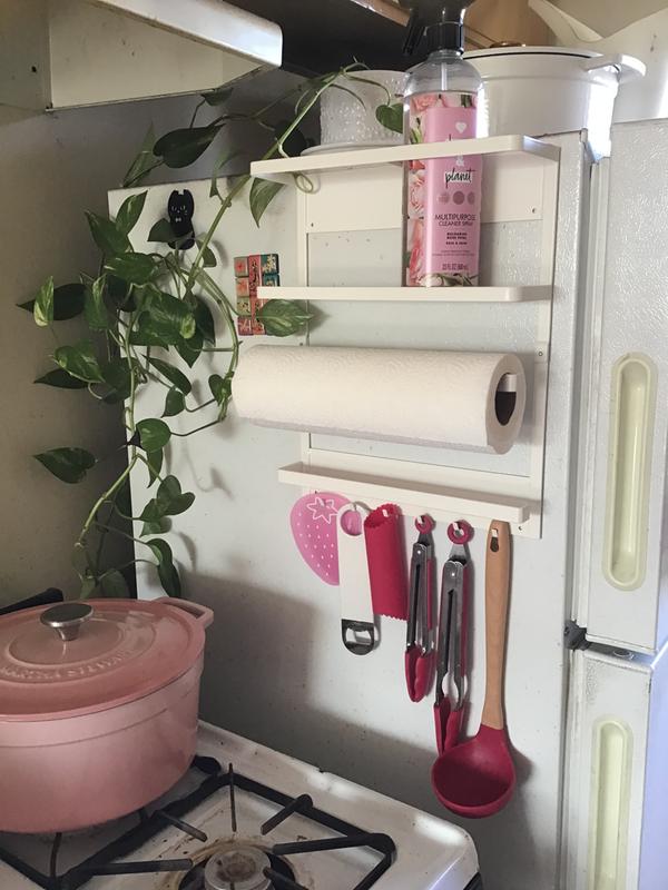 My new kitchen organizer on the fridge