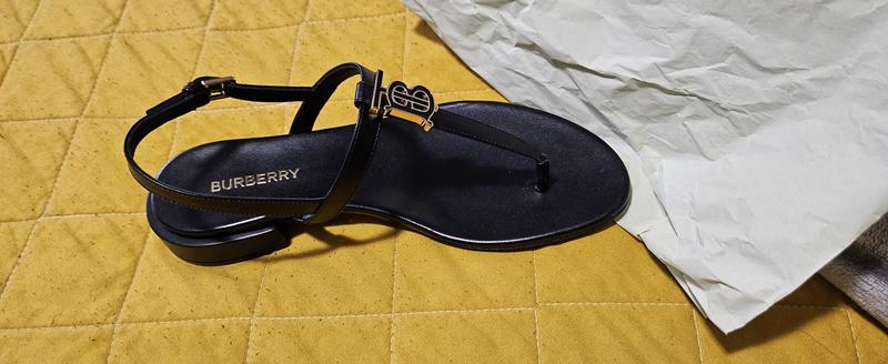 Burberry best sale thong sandals