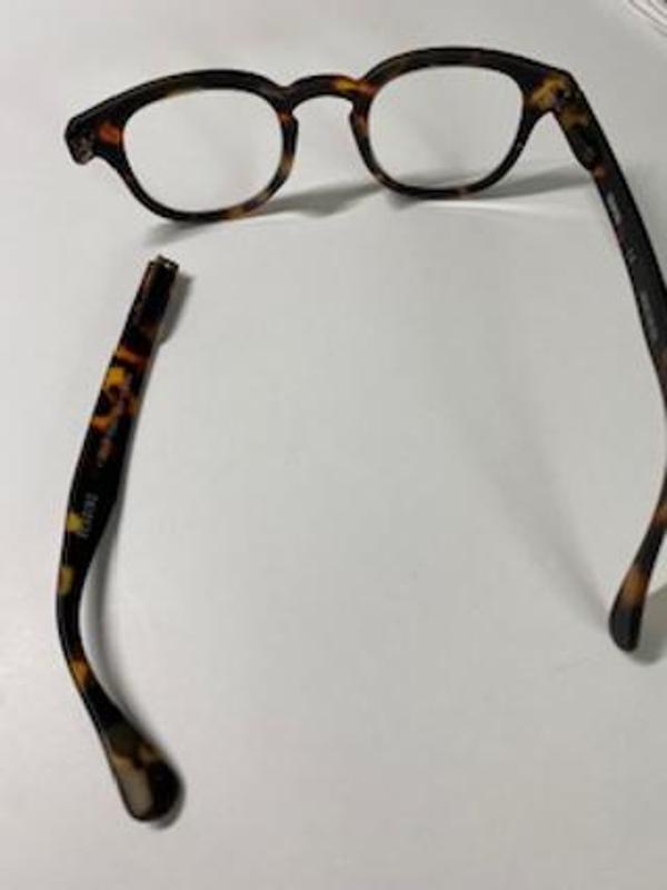 Broken stem on 1 pair of C Square Readers