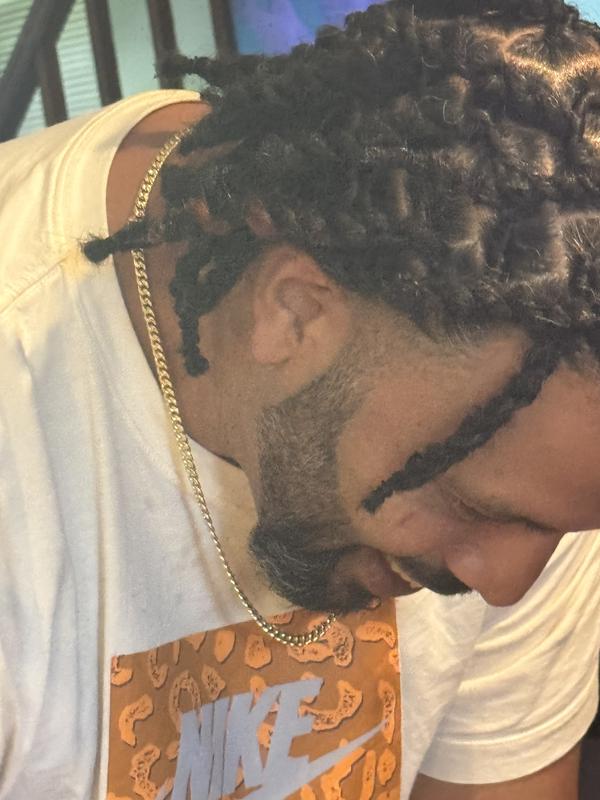 My husband is 6’6 280 lbs the chain sits perfectly