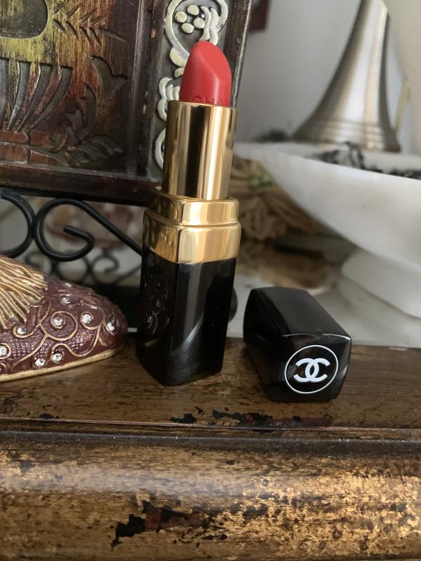 CHANEL ROUGE COCO FLASH Hydrating Vibrant Shine Lip Colour