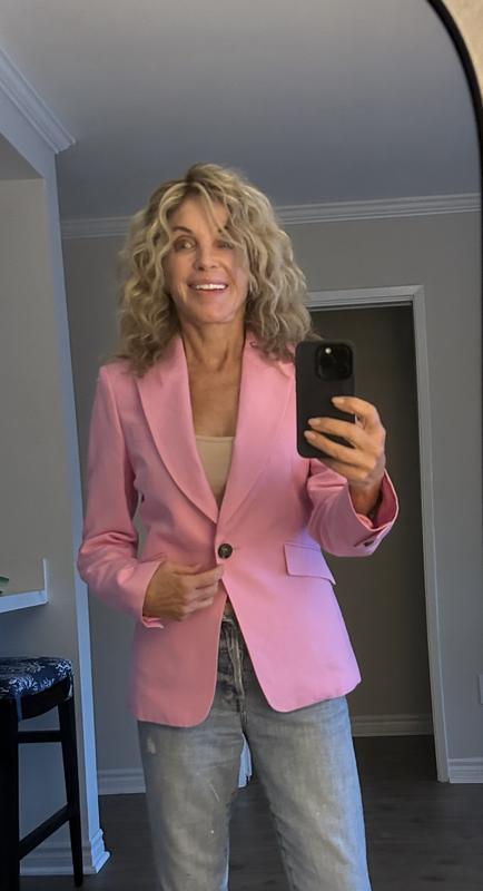 Great fit and look both dress up and dress down :)