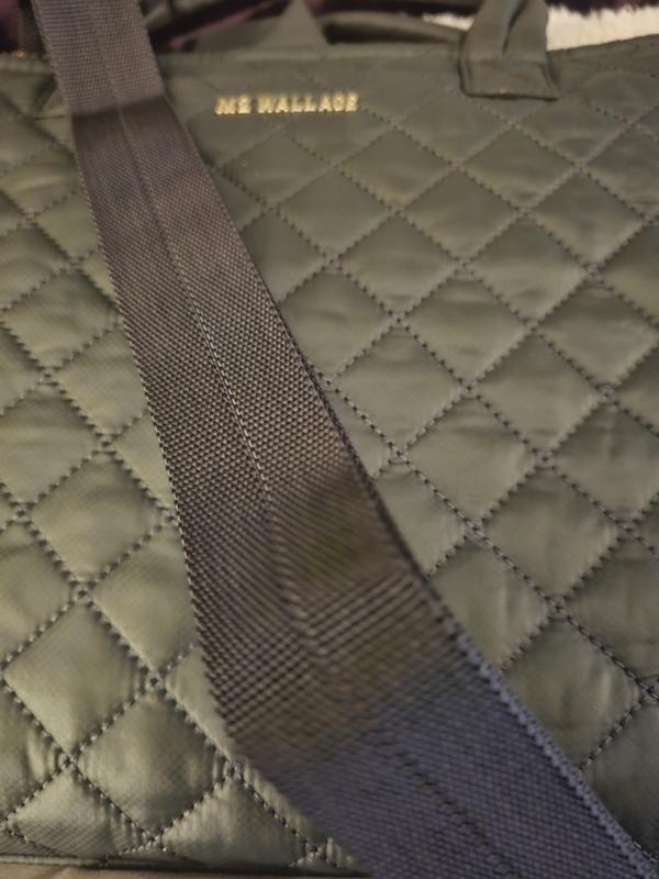 Olive green bag, brown strap - this was not in the description at all.