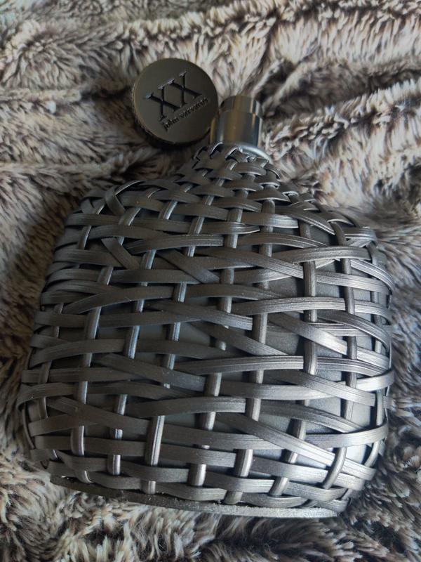 A treat for a Fragrance Lover  as me....My new baby John Varvatos Artisan XX