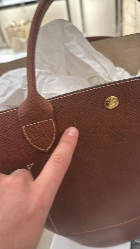 Both bags have this cut in almost same area so interesting 🤔 so check carefully