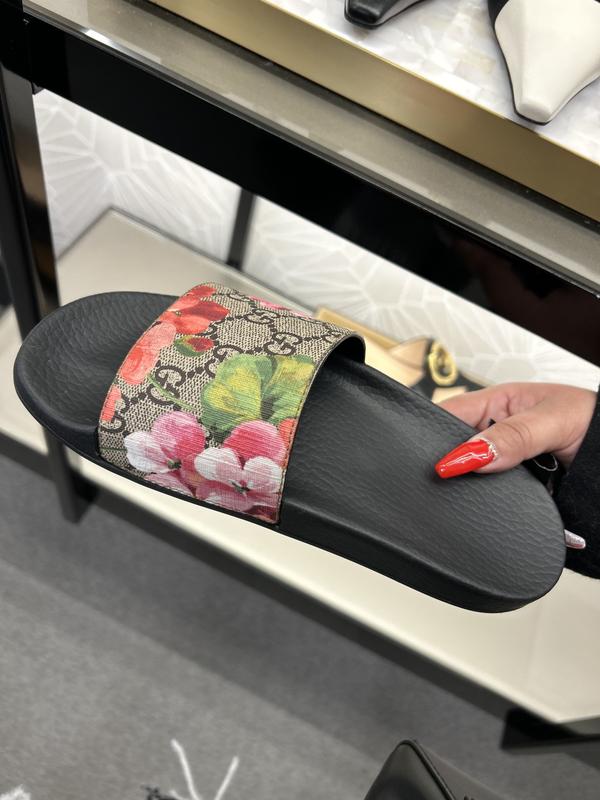 Gucci pursuit discount blooms slide sandal