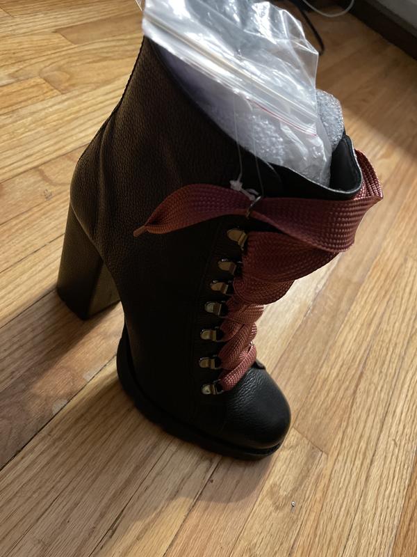 Love the colored shoe strings