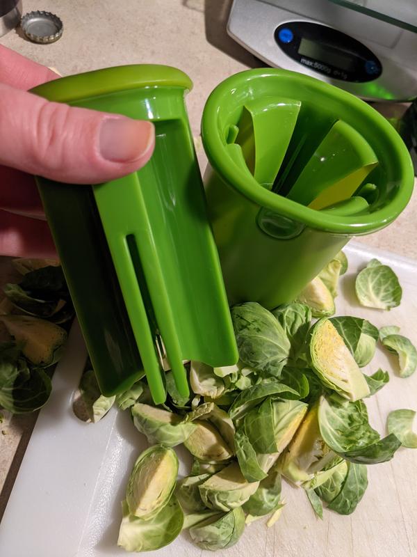 Creative Small Tool Fruit Slicer, Everyday Fruit and Veggie Divider with  Stainless Steel Blades for Fruit Evenly Into 6 Parts, Multi-Function  Kitchen