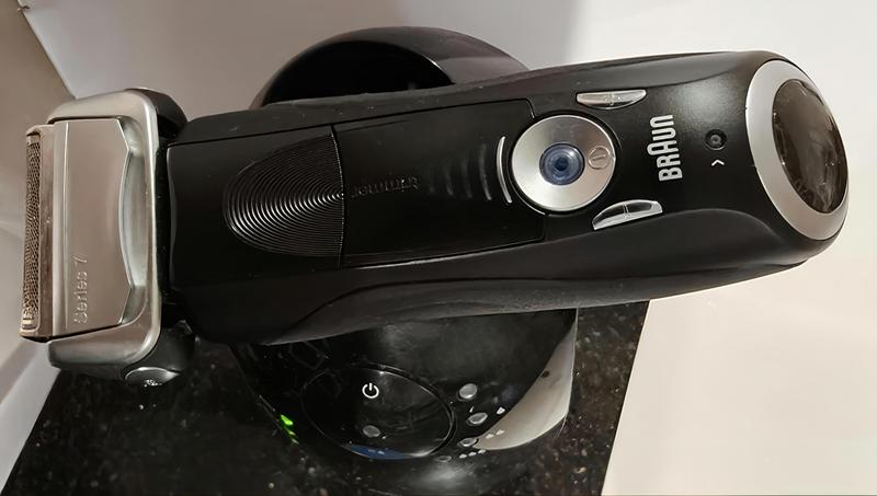 Series 7 Electric Shaver for Men with SmartCare – 7185cc | Braun US