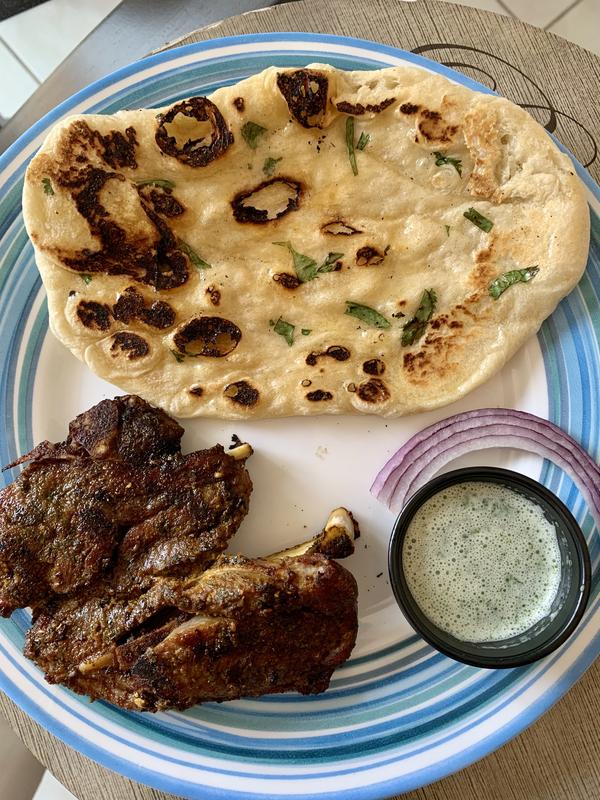Naan bread and mint sauce (made with the Multiquick 9) served with lamb shoulder.