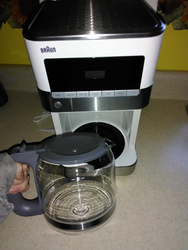 Braun KF6050WH BrewSense Drip Coffee Maker, White MSRP $79.99 Auction