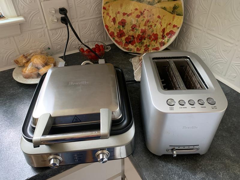 Breville Die-Cast Smart Toaster Review: Smart, but Not a Genius