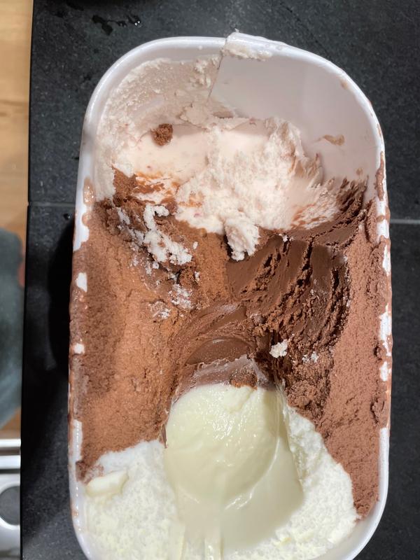 Breyers Vanilla Chocolate Strawberry Ice Cream 1 5 Qt Kroger