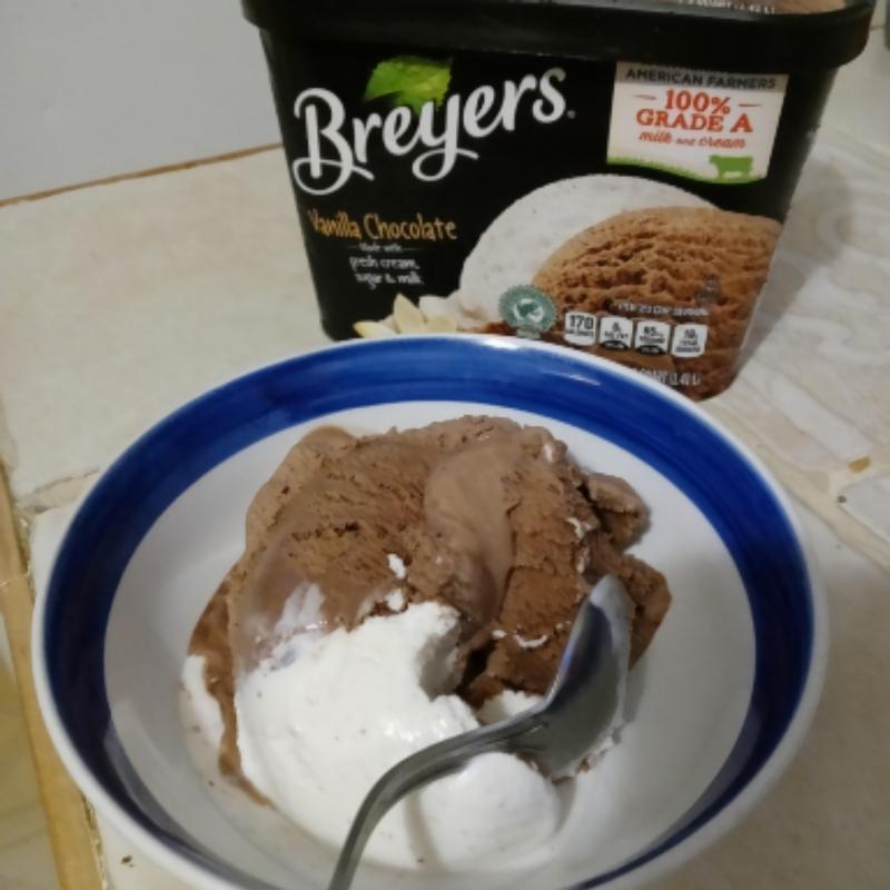 Breyers Vanilla Chocolate Ice Cream 48 Fl Oz Fry S Food Stores