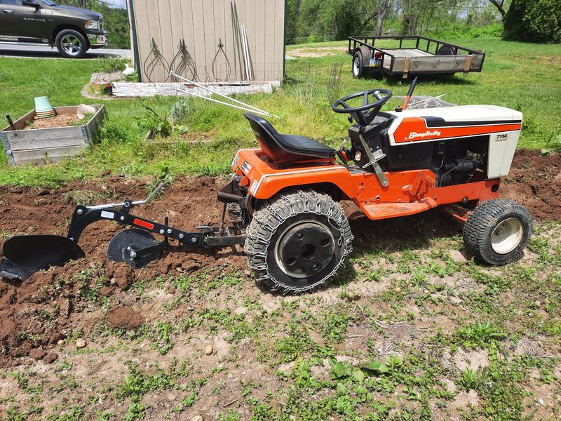 Sleeve hitch outlet moldboard plow