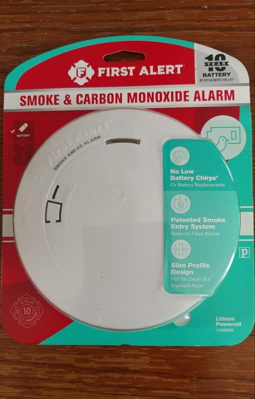 First Alert 10-Year Battery-Operated Combination Smoke and Carbon Monoxide  Detector