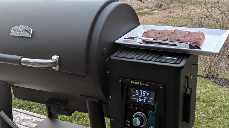 Broil King Crown Pellet 500 Smoker and Grill