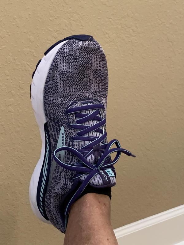 Good arch support and deep heal bed provide stability. Better looking in person than on website.