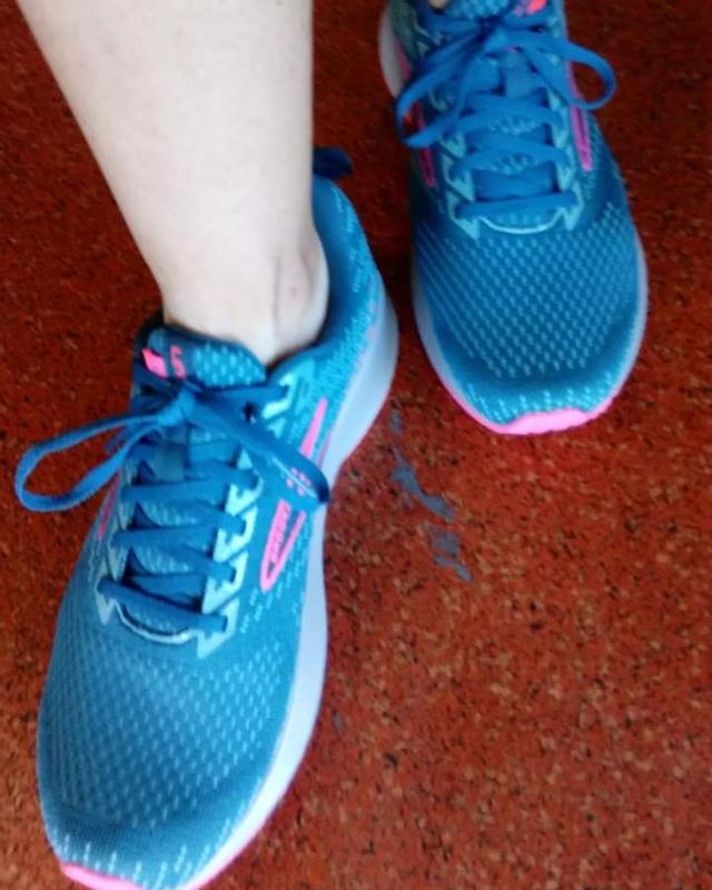 Love my gorgeous Brooks Levitate 5 shoes in blue-porcelain-pink! So bouncy when I run!
