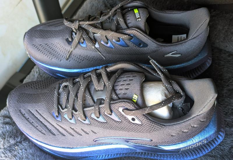 Customer photo for "Amazing running shoes"